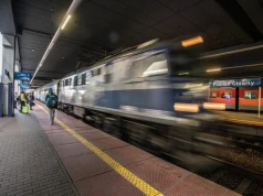 PLK podsumowuje upały - setki godzin opóźnień i odwołane pociągi