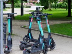 5000 zł kary za jazdę hulajnogą lub rowerem. Bezwzględny zakaz do końca września