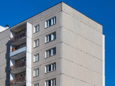 Inspektor ostrzega przed katastrofą bloku, spółdzielnia widzi to inaczej. Spór na Ursynowie