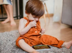 Smartfony i tablety a rozwój niemowląt. Nowy raport nie pozostawia złudzeń