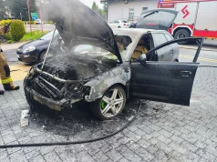 Pożar auta w Cieszynie. Strażacy szybko opanowali sytuację | FOTO
