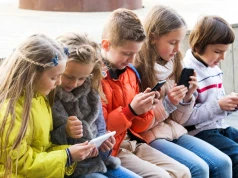 Sejm zdecydował ws. telefonów w szkołach. Nowy zakaz wchodzi w życie od września