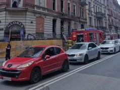 Znowu pali się w kamienicy przy ul. Chopina. Interweniuje straż pożarna