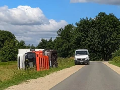 Ciężarówka w rowie