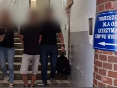 Ukraiński sprzedawca zwrócił uwagę klientowi, a ten wyciągnął broń i przyłożył mu ją do twarzy