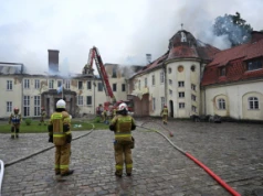 Pożar zabytkowego pałacu w Wietrznie, zawalił się dach
