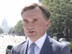 Złe wieści dotarły do USA, nerwowy Ziobro zaczął kpić z rządu. „Fajtłapy nie wiedzą”
