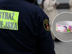 Straż Miejska w Krakowie rozdaje opaski dla dzieci. Ruszyła wakacyjna akcja