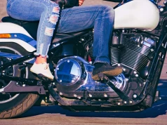 800 zł mandatu za złe obuwie na motocyklu. Zmiany dotkną też rowerzystów