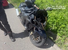 Wyprzedzając, wyjechała na czołówkę z motocyklistą. Groźne zdarzenie pod Warszawą