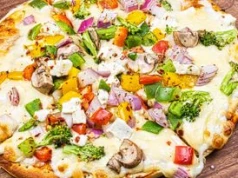 Taką pizzę można jeść na diecie. Jest lekka i napakowana białkiem