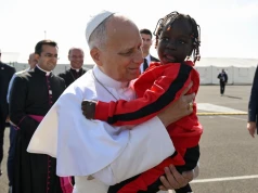 Papież na Lampedusie nawiedzi grób małego Yusufa – migranta, którego ciało może wyrzuciło morze