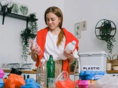 Producenci ukrywają logo kaucji na butelkach. A ustawa mówi jasno: ma kontrastować z tłem