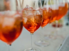 Za gorąco na piwo i Aperola? Lato testuje branżę alkoholi