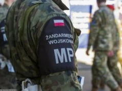 20-letni żołnierz skakał po autach. Był pijany