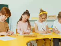 Masz dziecko w wieku szkolnym? Możesz otrzymać 300 zł na wyprawkę. Ruszył nabór