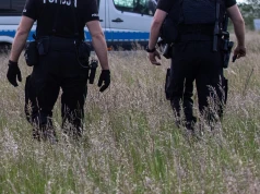 Śmierć 64-latki. Drugi dzień poszukiwań 65-letniego męża. "Porusza się bez butów i skarpet"