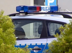 Żołnierz skakał po radiowozach i uszkodził komisariat policji