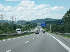 Zbudowali autostradę, a kierowcy nie chcą nią jeździć. Podjęto historyczną decyzję