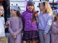 Muzyka pośród fioletowych pól. Trzeci raz pomogli małym wojownikom