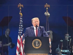Burza przeszkodziła Trumpowi. Tysiące ewakuowanych i opóźnione przemówienie