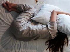 Śpią krócej niż 6 godzin. Niewyspani młodzi pracownicy kosztują firmy fortunę