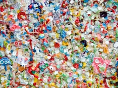 Kolorowy plastik bez "szarego końca". Naukowcy mają sposób na lepszy recykling