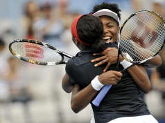 Serena Williams złamana sercem, że zakończyła karierę w deblu Wimbledonu po opóźnieniu ich meczu