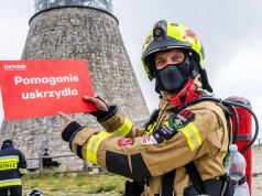 1998 strażaków na Śnieżniku. Weszli na szczyt, by nieść nadzieję chorym na nowotwory krwi