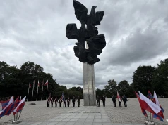 Uroczystości 81. urodzin Szczecina przed Pomnikiem Czynu Polaków