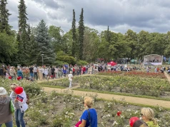 Urodziny na Różance. Kolejka po tort
