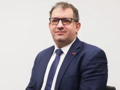 Pierogarnia dostała 500 zł mandatu za sprzedanie butelki wody przed otwarciem lokalu. Szef KAS broni urzędników