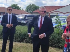 Grzegorz Braun niespodziewanie pojawił się w Lublińcu. Poparł publiczny różaniec
