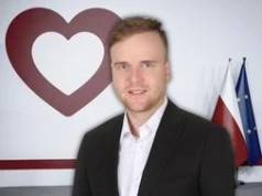 Radny zrezygnował z KO. Tłumaczy się z afery w taksówce