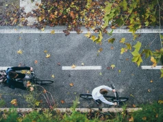 Ten rower sam wie, kiedy chcesz skręcić i nie pozwoli ci upaść