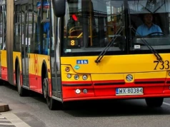 Autobus wjechał w przejście podziemne w Warszawie. Są ranni