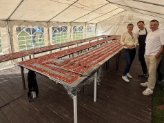Zrobili najdłuższą w Polsce tartę z truskawkami. Rekord na festiwalu w Chmielnie