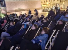 Kino pod gwiazdami w Radomiu. "Rambo: Pierwsza krew" obejrzeli mieszkańcy przy fontannach