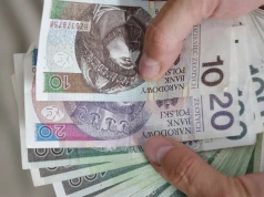 Świadczenie wspierające 2026. Kto dostanie pieniądze i ile wynosi pomoc?
