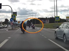 Głupkowate popisy zakończyły się wypadkiem. Ranna pasażerka motocykla