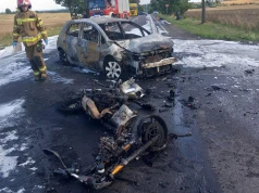 Zderzenie auta i motocykla w Pątnowie na DK 43. Pojazdy stanęły w ogniu