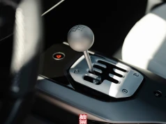 Ferrari 12Cilindri Manuale ma klasyczną dźwignię, pedał sprzęgła i… automat. Jak to możliwe?