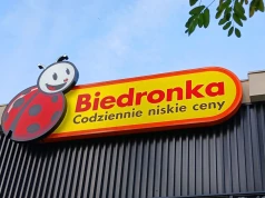Biedronka rozsyła SMS-y do klientów. Spektakularne obniżki cen, ale są limity. Warto się pospieszyć