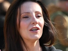 Dominika Serowska pilnie wyjechała z Polski. Zostawiła Hakiela samego w domu