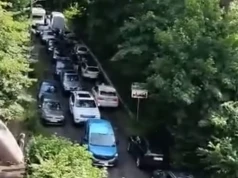 Tłumy turystów przy zaporze w Pilchowicach. To miejsce przeżywa rekordowe oblężenie