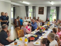 Policjanci rozmawiali z seniorami