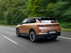 Opel schłodzi auto przed jazdą i przygotuje akumulator do szybkiego ładowania