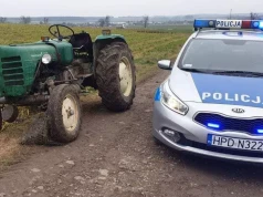 Kombajny wyjeżdżają na drogi. Policja ostrzega kierowców przed tym błędem