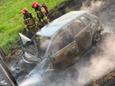Pożar auta na A4. Kierowca i pasażerowie zniknęli w tajemniczych okolicznościach