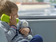 Koniec z telefonami w szkołach podstawowych i przedszkolach. Sejm podjął decyzję